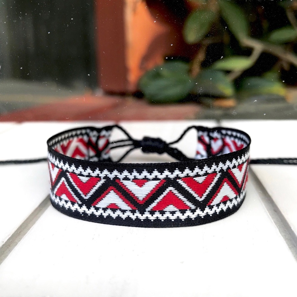 Native Red Mountains Trim Bracelet - Picture 2 of 3